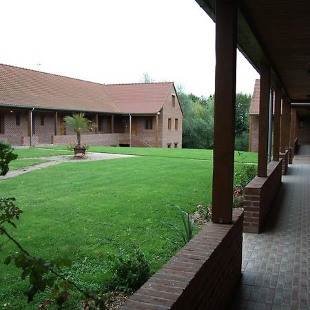 Hotel Les Charmilles De Mormal Landrecies Esterno foto