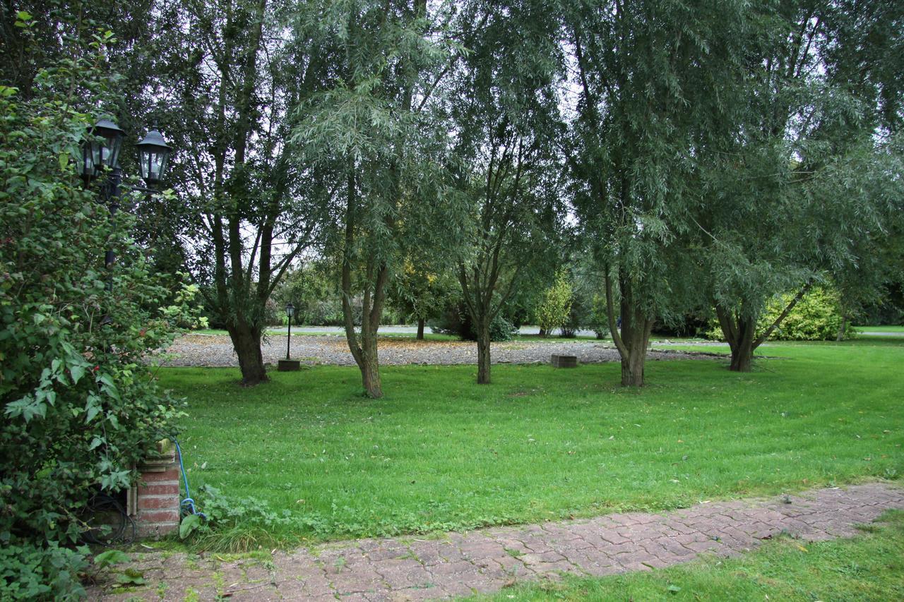 Hotel Les Charmilles De Mormal Landrecies Esterno foto