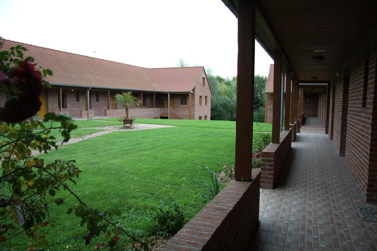 Hotel Les Charmilles De Mormal Landrecies Esterno foto